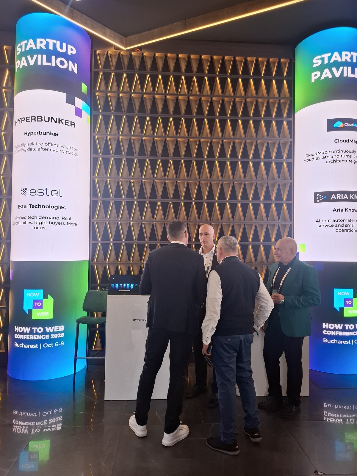 Visitors show interest in the HYPERBUNKER booth at How to Web 2026 in Bucharest.