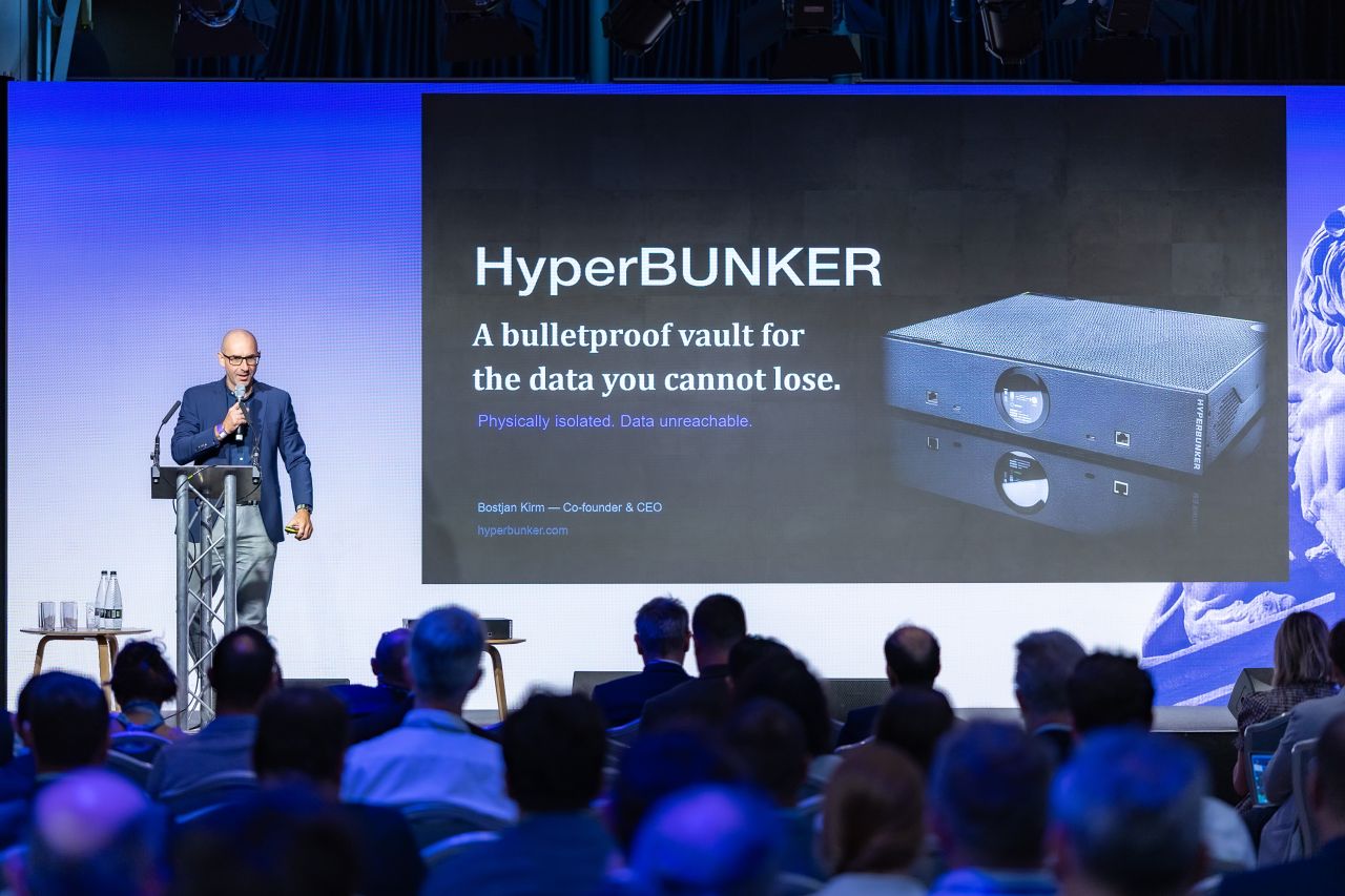 HYPERBUNKER CEO Bostjan Kirm presenting at Resilience Conference London 2026